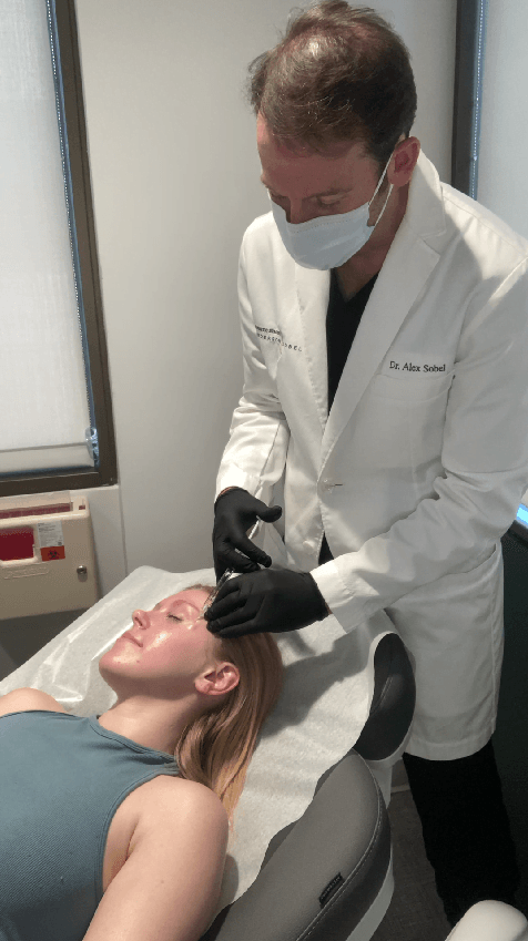 Aesthetic injections with cosmetic surgeon